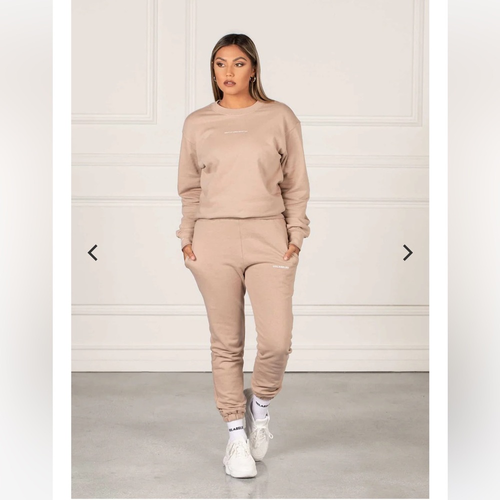 Unlabeled jogger sweatpants and matching sweatshirt
